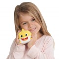 Baby-Shark-Cube-Maskotka-Pinkfong-Żółty-z-dziewczynką.jpg