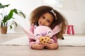 Simba Maskotka Disney Angel z ciasteczkiem 25 cm oryginalna